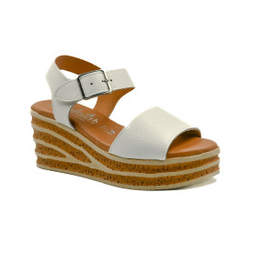 Valeria's 1964 women's comfort platforms white